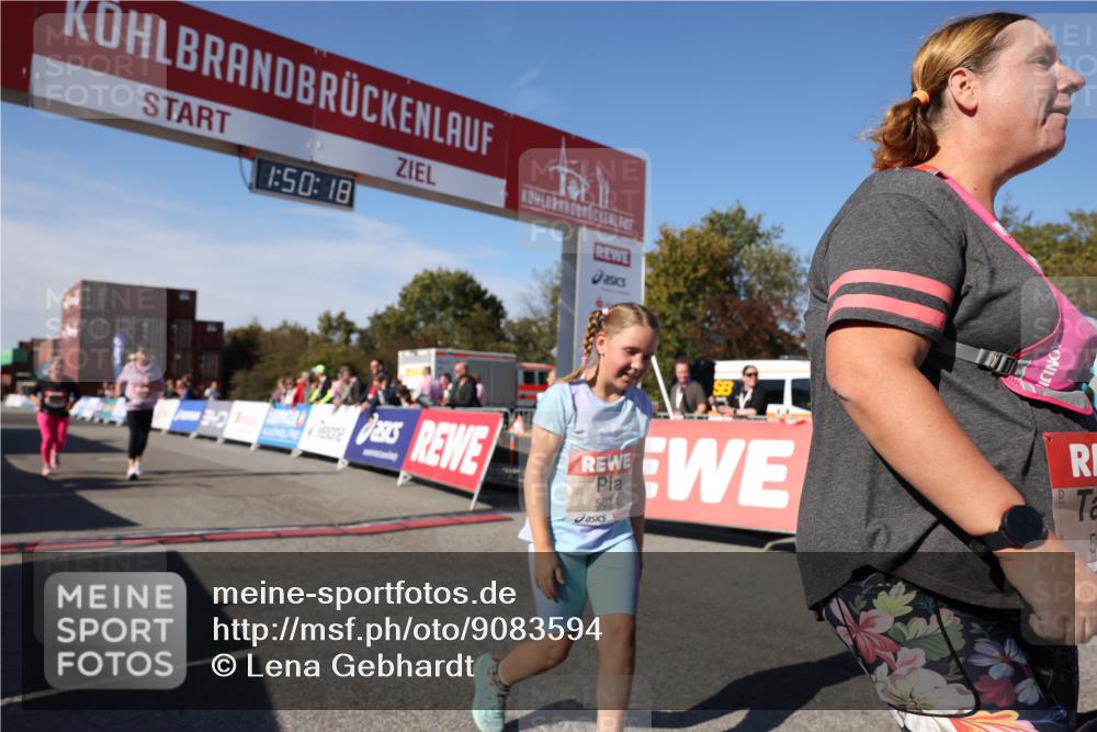 03.10.2025 - Köhlbrandbrückenlauf Lena Gebhardt http://msf.ph/oto/9083594 03.10.2025 13:50:19 Ziel 5225, 5547, 5611, 5612 meine-sportfotos.de