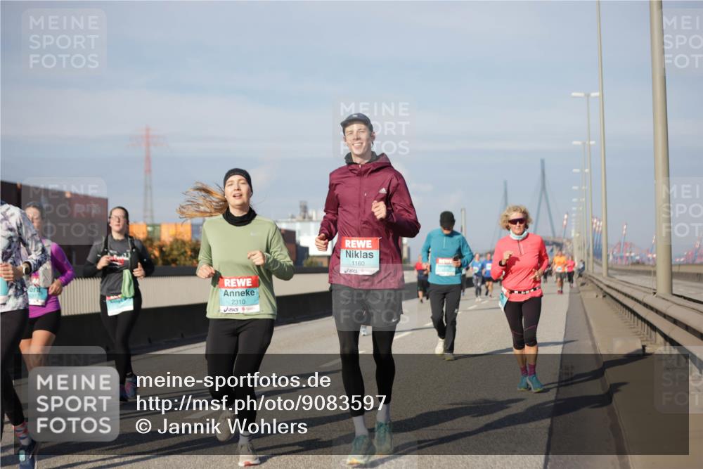 03.10.2025 - Köhlbrandbrückenlauf Jannik Wohlers http://msf.ph/oto/9083597 03.10.2025 10:06:15 Position 3 2310, 1160 meine-sportfotos.de
