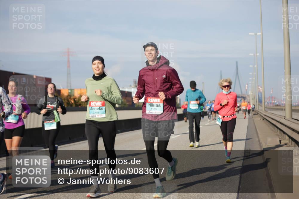03.10.2025 - Köhlbrandbrückenlauf Jannik Wohlers http://msf.ph/oto/9083607 03.10.2025 10:06:15 Position 3 2310, 1160 meine-sportfotos.de