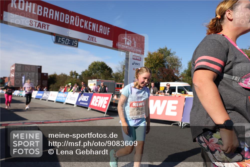 03.10.2025 - Köhlbrandbrückenlauf Lena Gebhardt http://msf.ph/oto/9083609 03.10.2025 13:50:19 Ziel 5225, 5547, 5611, 5612 meine-sportfotos.de
