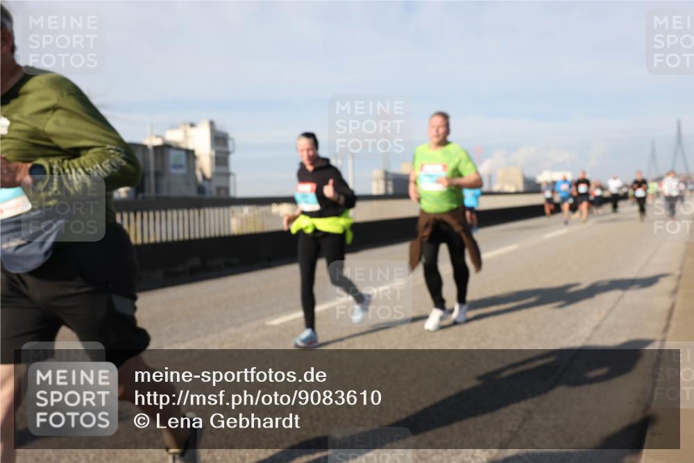 03.10.2025 - Köhlbrandbrückenlauf Lena Gebhardt http://msf.ph/oto/9083610 03.10.2025 10:04:58 Position 2  meine-sportfotos.de