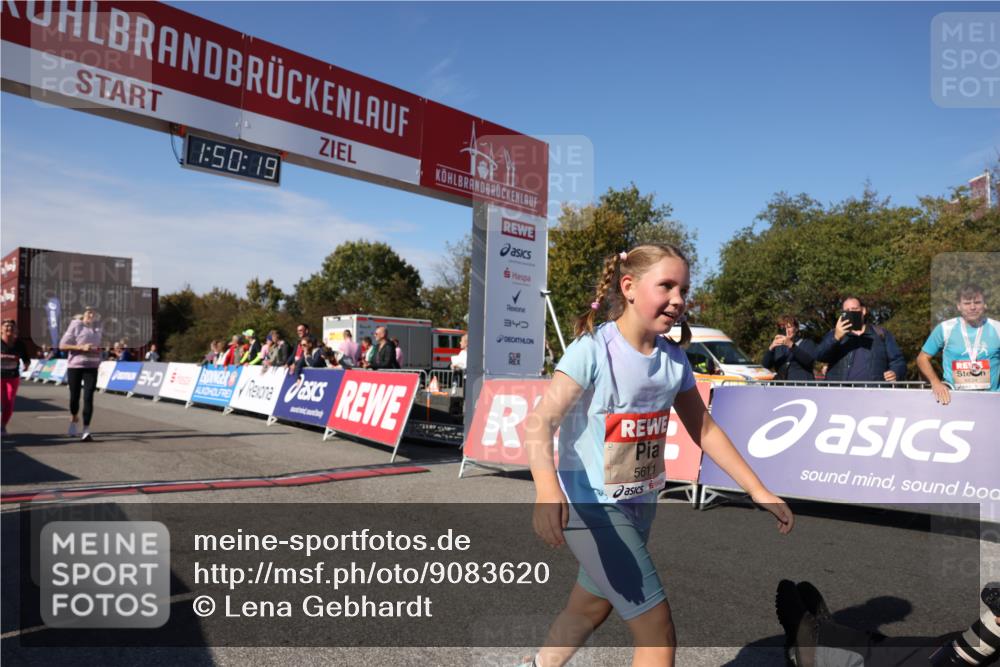 03.10.2025 - Köhlbrandbrückenlauf Lena Gebhardt http://msf.ph/oto/9083620 03.10.2025 13:50:19 Ziel 5225, 5547, 5611, 5612 meine-sportfotos.de