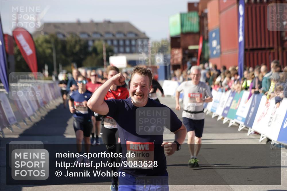 03.10.2025 - Köhlbrandbrückenlauf Jannik Wohlers http://msf.ph/oto/9083628 03.10.2025 13:18:25 Ziel 4154, 4280, 4341, 4560, 4581, 4600, 4760, 4819, 4882, 5192, 5379, 5440, 5691, 5722, 5816, 6001 meine-sportfotos.de