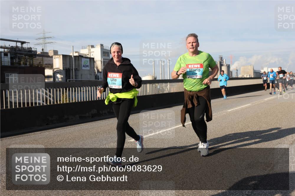 03.10.2025 - Köhlbrandbrückenlauf Lena Gebhardt http://msf.ph/oto/9083629 03.10.2025 10:04:58 Position 2 3399, 339 meine-sportfotos.de