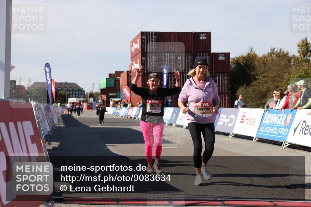 03.10.2025 - Köhlbrandbrückenlauf Lena Gebhardt http://msf.ph/oto/9083634 03.10.2025 13:50:20 Ziel 5225, 5547, 5611, 5612 meine-sportfotos.de