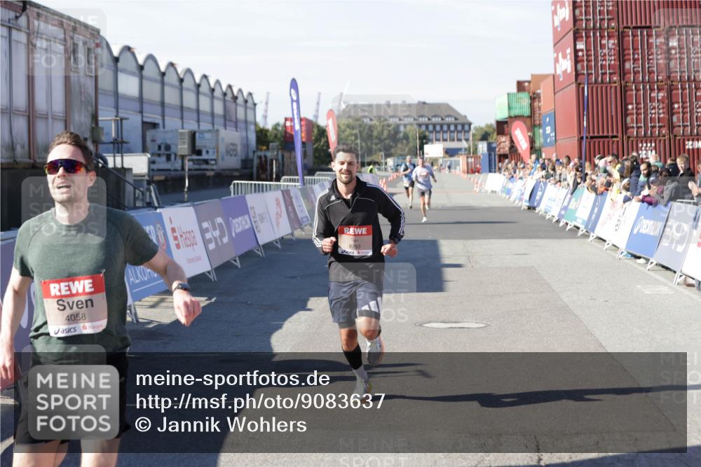 03.10.2025 - Köhlbrandbrückenlauf Jannik Wohlers http://msf.ph/oto/9083637 03.10.2025 12:51:37 Ziel 4058, 6458, 6793 meine-sportfotos.de