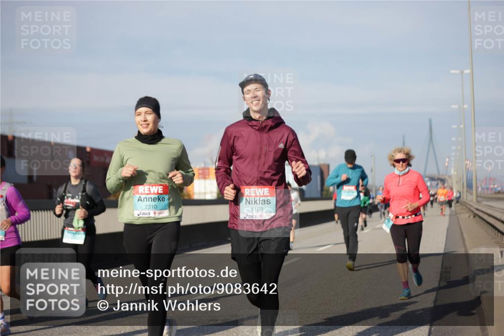 03.10.2025 - Köhlbrandbrückenlauf Jannik Wohlers http://msf.ph/oto/9083642 03.10.2025 10:06:16 Position 3 2310, 1160 meine-sportfotos.de