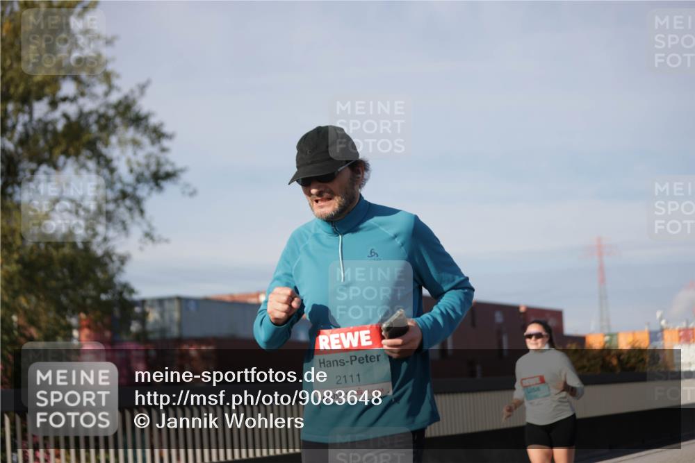 03.10.2025 - Köhlbrandbrückenlauf Jannik Wohlers http://msf.ph/oto/9083648 03.10.2025 10:06:21 Position 3 2111, 6 meine-sportfotos.de