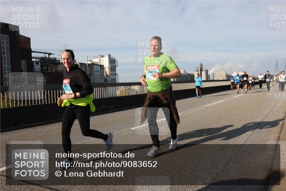 03.10.2025 - Köhlbrandbrückenlauf Lena Gebhardt http://msf.ph/oto/9083652 03.10.2025 10:04:59 Position 2 33 meine-sportfotos.de