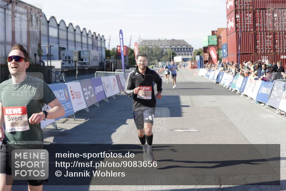 03.10.2025 - Köhlbrandbrückenlauf Jannik Wohlers http://msf.ph/oto/9083656 03.10.2025 12:51:37 Ziel 4058, 6458, 6793 meine-sportfotos.de