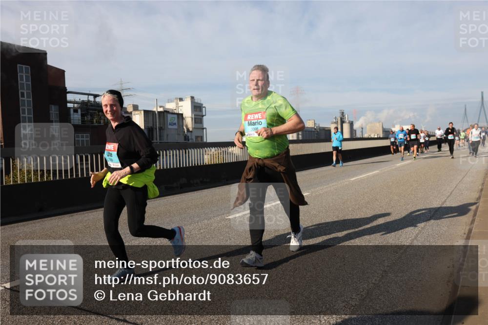 03.10.2025 - Köhlbrandbrückenlauf Lena Gebhardt http://msf.ph/oto/9083657 03.10.2025 10:04:59 Position 2  meine-sportfotos.de