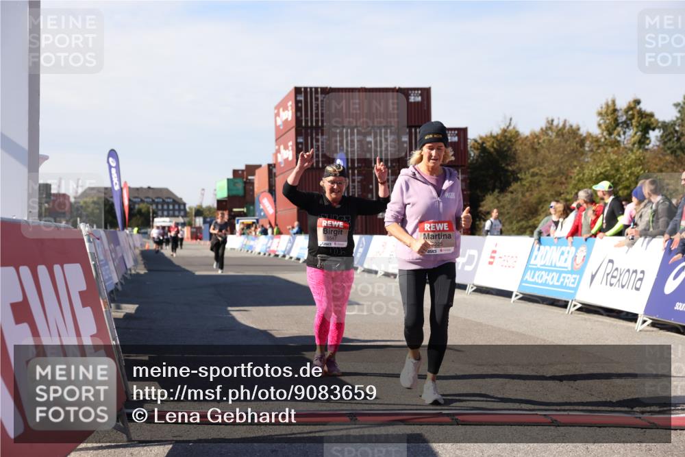 03.10.2025 - Köhlbrandbrückenlauf Lena Gebhardt http://msf.ph/oto/9083659 03.10.2025 13:50:21 Ziel 5225, 5547, 5611, 5612 meine-sportfotos.de