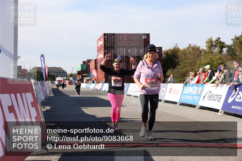 03.10.2025 - Köhlbrandbrückenlauf Lena Gebhardt http://msf.ph/oto/9083668 03.10.2025 13:50:21 Ziel 5225, 5547, 5611, 5612 meine-sportfotos.de