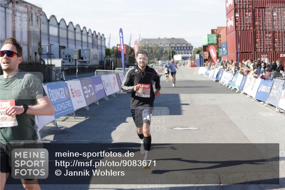 03.10.2025 - Köhlbrandbrückenlauf Jannik Wohlers http://msf.ph/oto/9083671 03.10.2025 12:51:37 Ziel 4058, 6458, 6793 meine-sportfotos.de