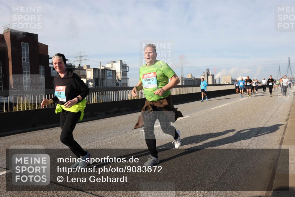 03.10.2025 - Köhlbrandbrückenlauf Lena Gebhardt http://msf.ph/oto/9083672 03.10.2025 10:04:59 Position 2 3399, 3398 meine-sportfotos.de
