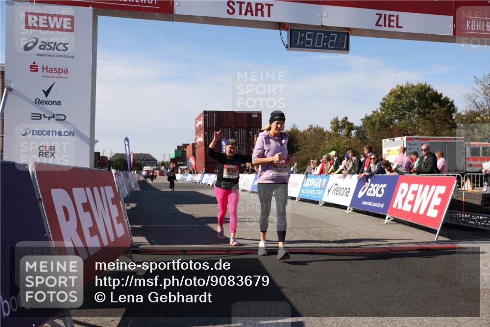 03.10.2025 - Köhlbrandbrückenlauf Lena Gebhardt http://msf.ph/oto/9083679 03.10.2025 13:50:21 Ziel 5225, 5547, 5611, 5612 meine-sportfotos.de