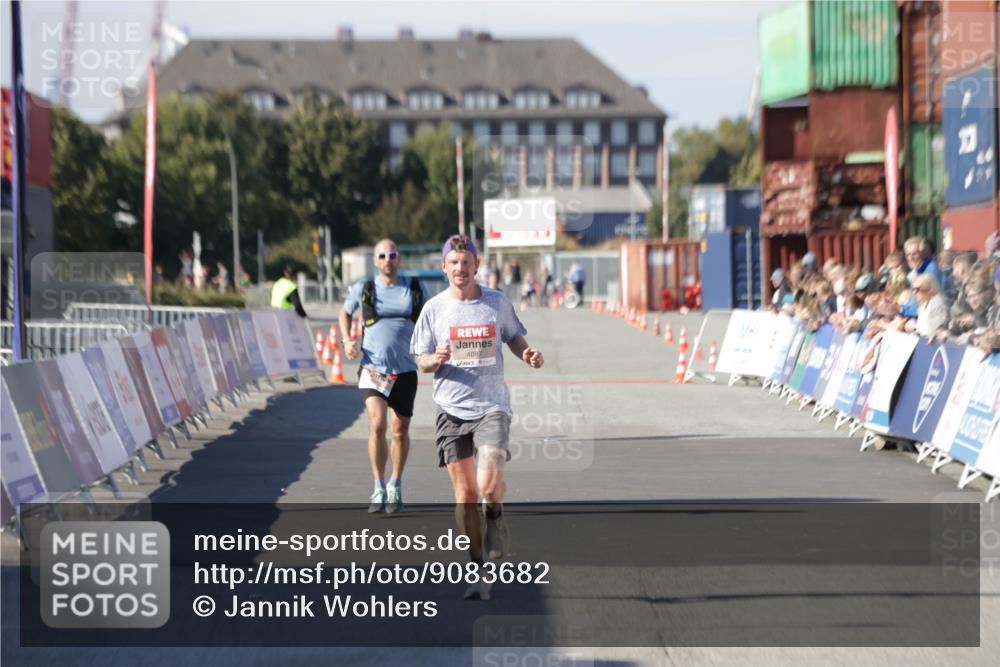 03.10.2025 - Köhlbrandbrückenlauf Jannik Wohlers http://msf.ph/oto/9083682 03.10.2025 12:51:40 Ziel 4017, 4058, 4087, 6793 meine-sportfotos.de