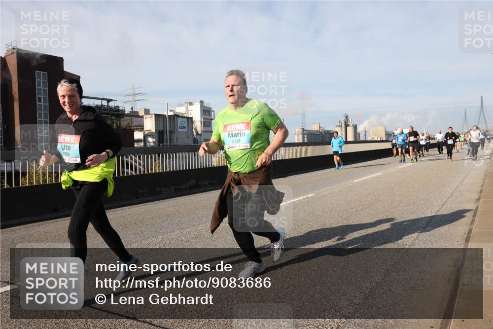 03.10.2025 - Köhlbrandbrückenlauf Lena Gebhardt http://msf.ph/oto/9083686 03.10.2025 10:04:59 Position 2 3399, 3398 meine-sportfotos.de