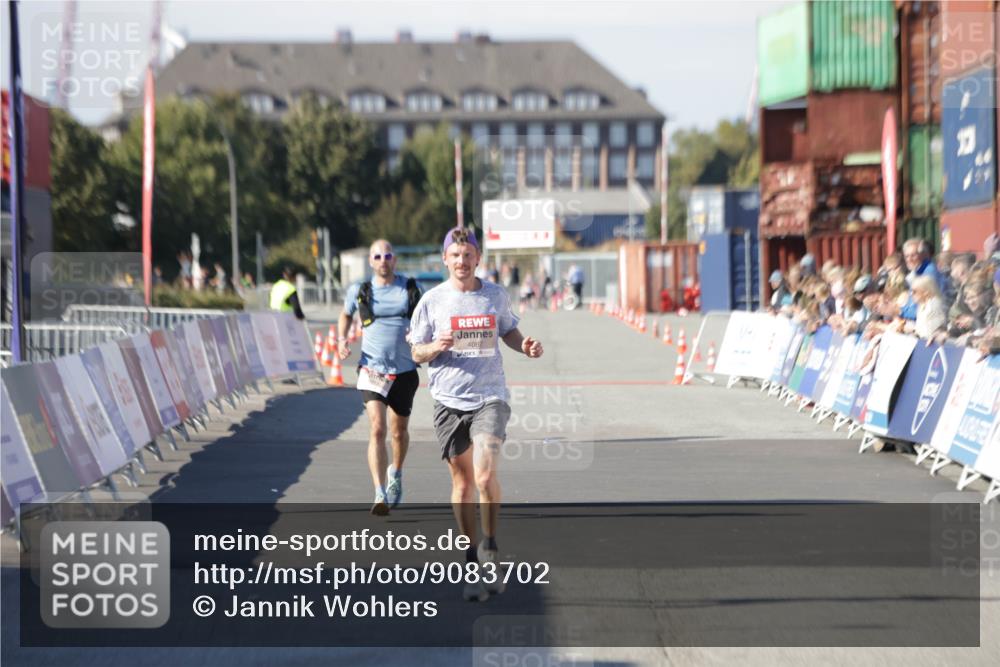 03.10.2025 - Köhlbrandbrückenlauf Jannik Wohlers http://msf.ph/oto/9083702 03.10.2025 12:51:40 Ziel 4017, 4058, 4087, 6793 meine-sportfotos.de