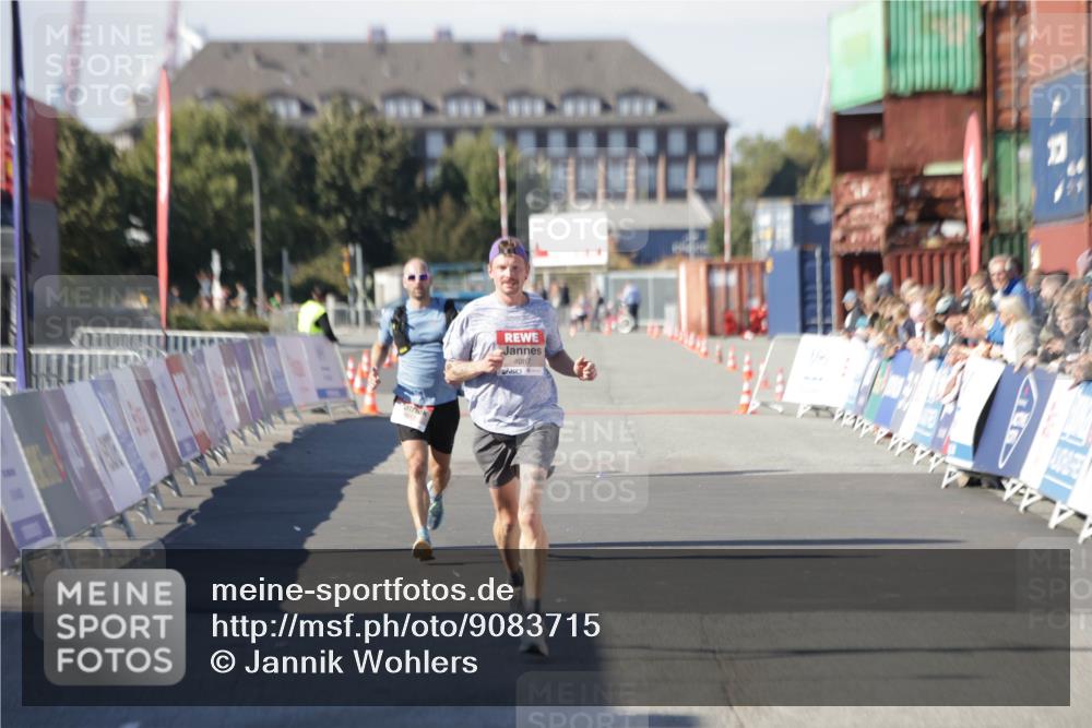03.10.2025 - Köhlbrandbrückenlauf Jannik Wohlers http://msf.ph/oto/9083715 03.10.2025 12:51:40 Ziel 4017, 4058, 4087, 6793 meine-sportfotos.de
