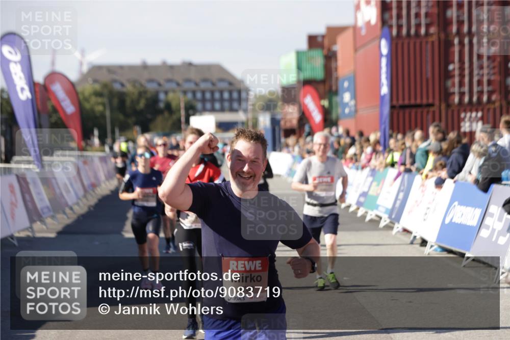 03.10.2025 - Köhlbrandbrückenlauf Jannik Wohlers http://msf.ph/oto/9083719 03.10.2025 13:18:25 Ziel 4154, 4280, 4341, 4560, 4581, 4600, 4760, 4819, 4882, 5192, 5379, 5440, 5691, 5722, 5816, 6001 meine-sportfotos.de
