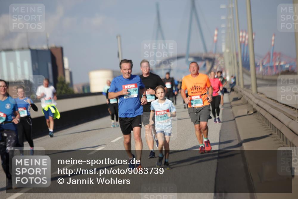 03.10.2025 - Köhlbrandbrückenlauf Jannik Wohlers http://msf.ph/oto/9083739 03.10.2025 10:06:27 Position 3 2861 meine-sportfotos.de