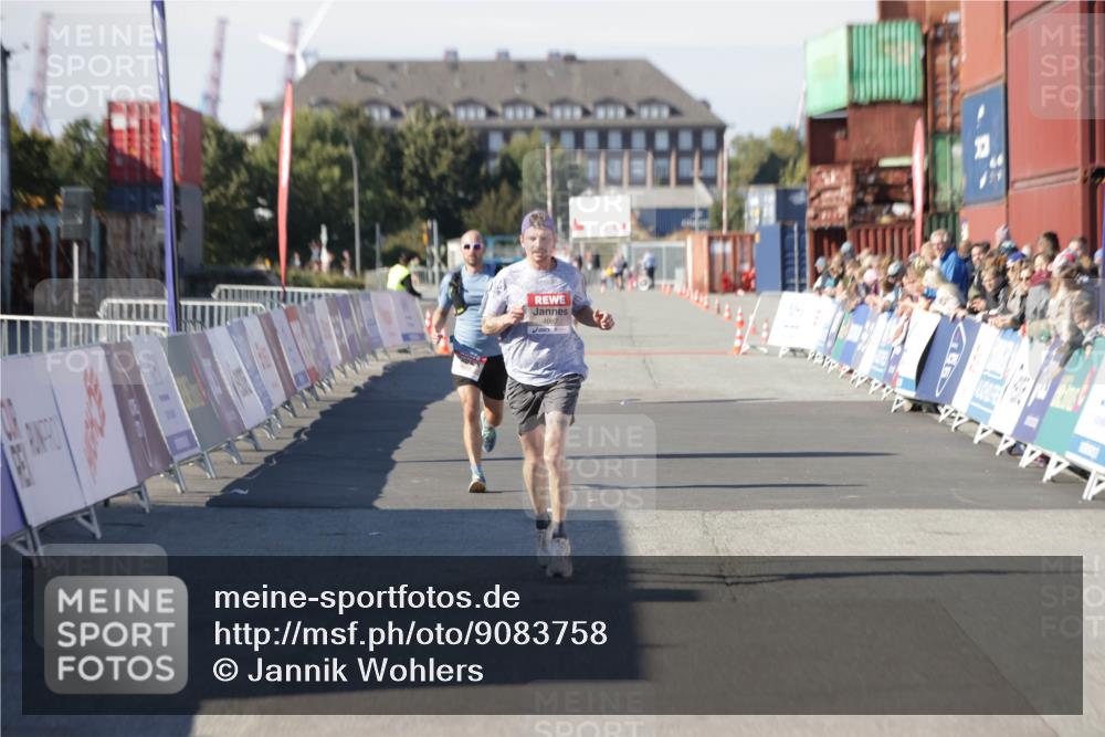 03.10.2025 - Köhlbrandbrückenlauf Jannik Wohlers http://msf.ph/oto/9083758 03.10.2025 12:51:40 Ziel 4017, 4058, 4087, 6793 meine-sportfotos.de