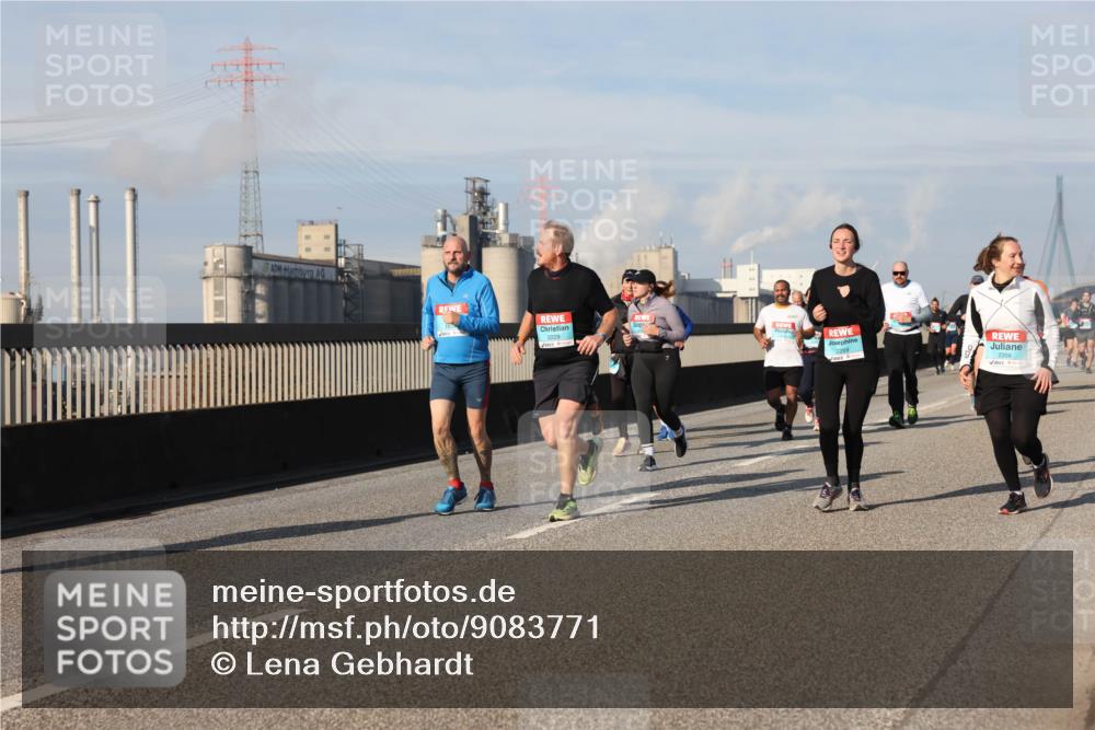 03.10.2025 - Köhlbrandbrückenlauf Lena Gebhardt http://msf.ph/oto/9083771 03.10.2025 10:05:02 Position 2 2229, 2356 meine-sportfotos.de