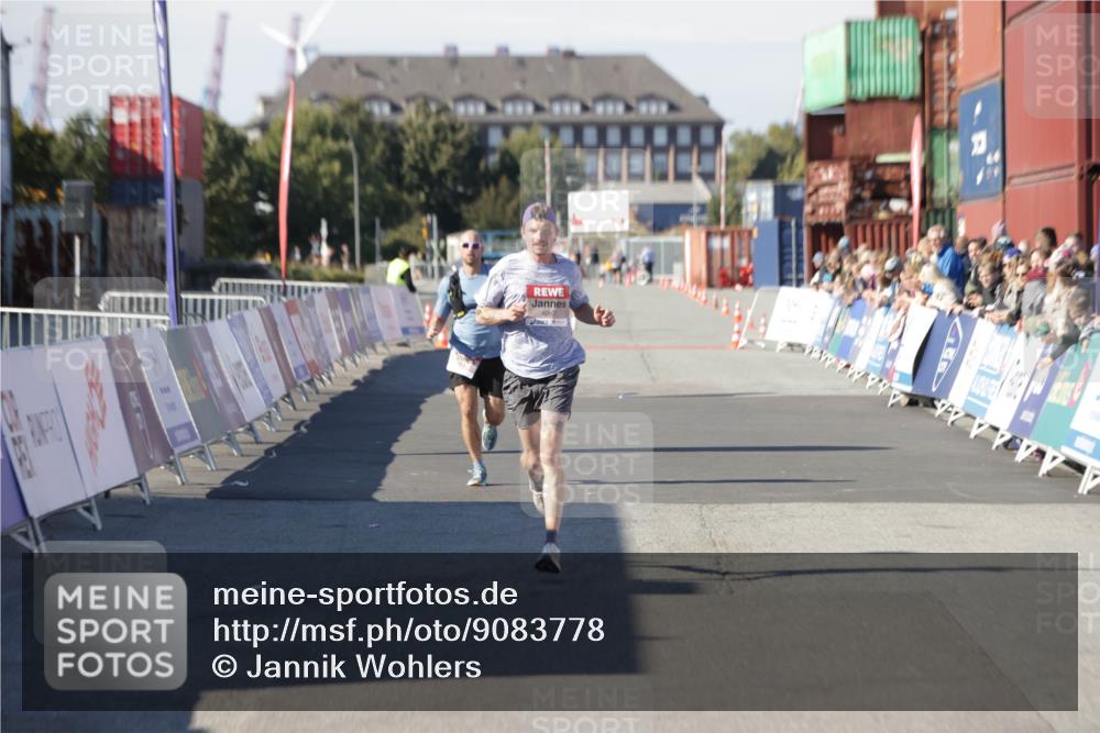 03.10.2025 - Köhlbrandbrückenlauf Jannik Wohlers http://msf.ph/oto/9083778 03.10.2025 12:51:41 Ziel 4017, 4058, 4087, 6793 meine-sportfotos.de