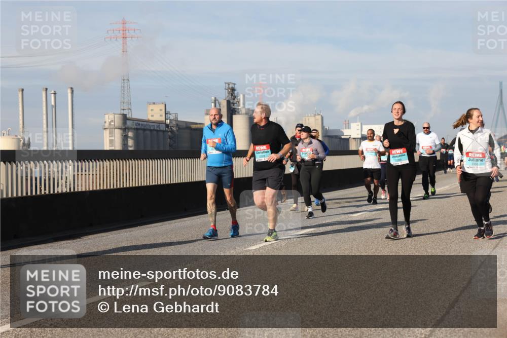 03.10.2025 - Köhlbrandbrückenlauf Lena Gebhardt http://msf.ph/oto/9083784 03.10.2025 10:05:02 Position 2 2229, 2289, 2356 meine-sportfotos.de