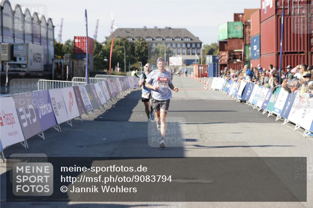 03.10.2025 - Köhlbrandbrückenlauf Jannik Wohlers http://msf.ph/oto/9083794 03.10.2025 12:51:41 Ziel 4017, 4058, 4087, 6793 meine-sportfotos.de