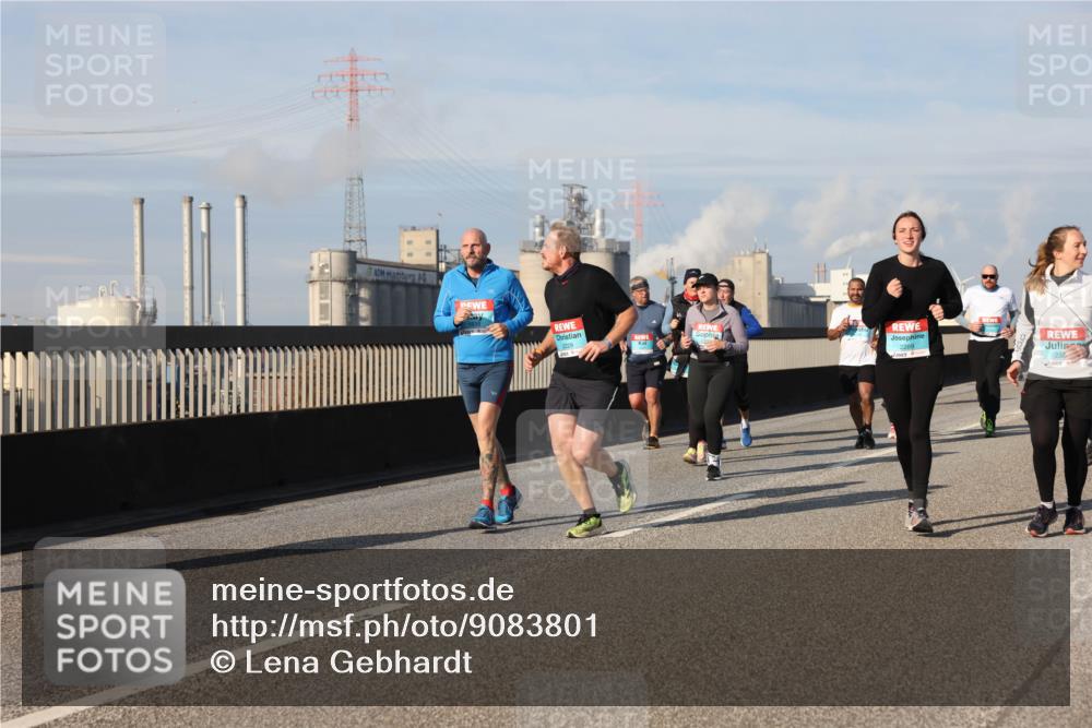 03.10.2025 - Köhlbrandbrückenlauf Lena Gebhardt http://msf.ph/oto/9083801 03.10.2025 10:05:02 Position 2 2229, 2289, 235 meine-sportfotos.de