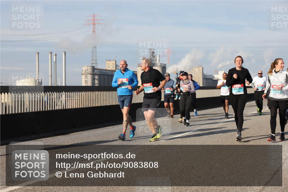 03.10.2025 - Köhlbrandbrückenlauf Lena Gebhardt http://msf.ph/oto/9083808 03.10.2025 10:05:02 Position 2 2229, 2289, 2356 meine-sportfotos.de
