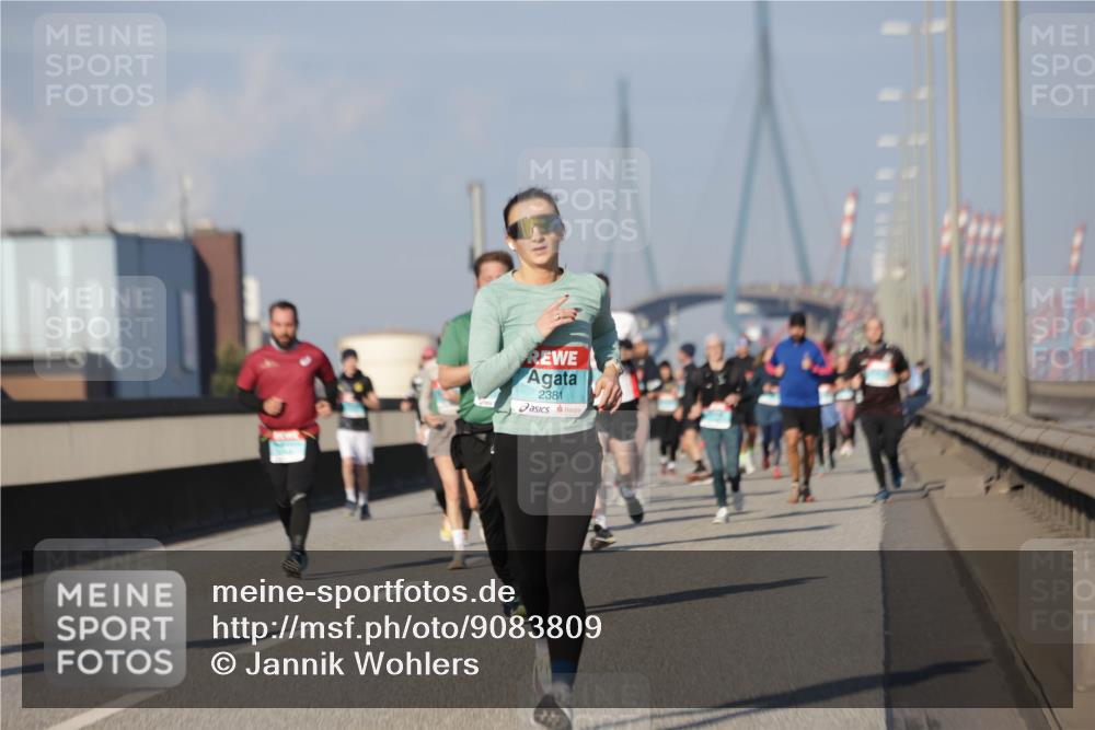 03.10.2025 - Köhlbrandbrückenlauf Jannik Wohlers http://msf.ph/oto/9083809 03.10.2025 09:56:01 Position 3 2381 meine-sportfotos.de