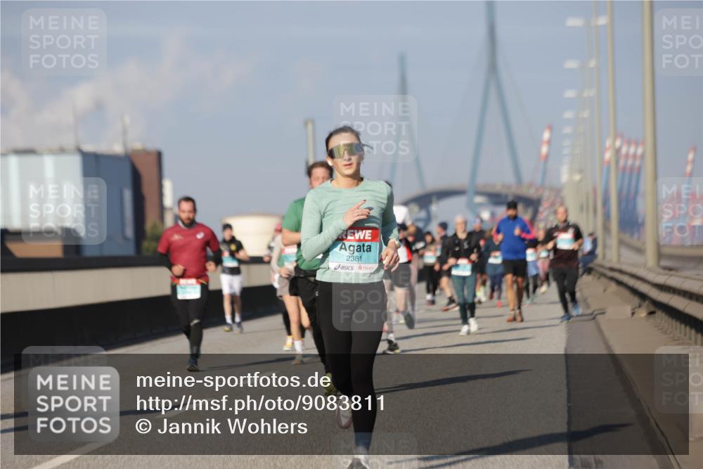 03.10.2025 - Köhlbrandbrückenlauf Jannik Wohlers http://msf.ph/oto/9083811 03.10.2025 09:56:01 Position 3 2381 meine-sportfotos.de