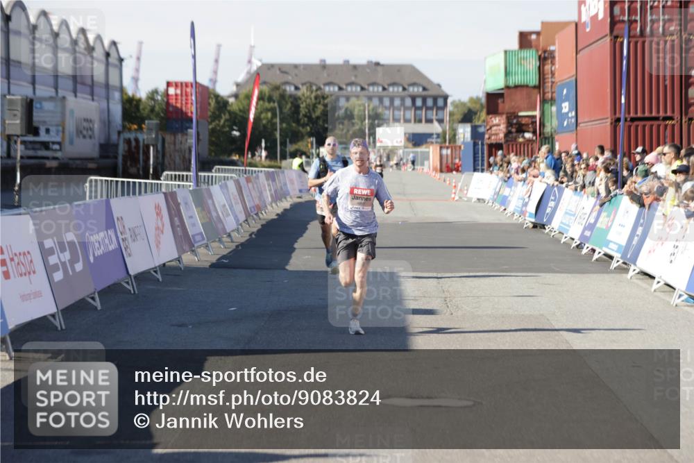 03.10.2025 - Köhlbrandbrückenlauf Jannik Wohlers http://msf.ph/oto/9083824 03.10.2025 12:51:41 Ziel 4017, 4058, 4087, 6793 meine-sportfotos.de
