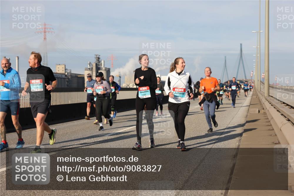 03.10.2025 - Köhlbrandbrückenlauf Lena Gebhardt http://msf.ph/oto/9083827 03.10.2025 10:05:03 Position 2 2229, 2289, 2356 meine-sportfotos.de