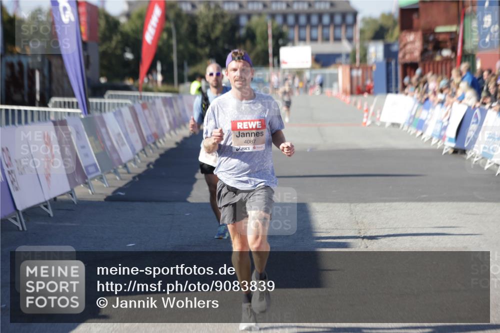 03.10.2025 - Köhlbrandbrückenlauf Jannik Wohlers http://msf.ph/oto/9083839 03.10.2025 12:51:43 Ziel 4017, 4058, 4087, 6793 meine-sportfotos.de