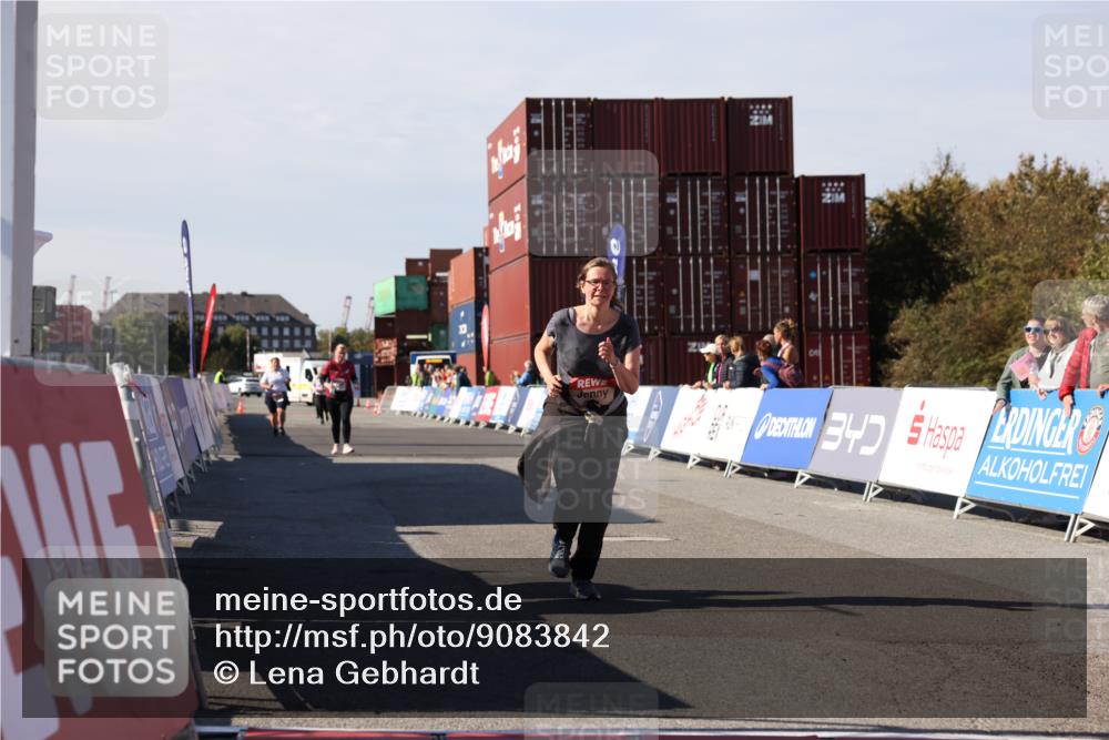 03.10.2025 - Köhlbrandbrückenlauf Lena Gebhardt http://msf.ph/oto/9083842 03.10.2025 13:50:28 Ziel 5225, 5294, 5547 meine-sportfotos.de