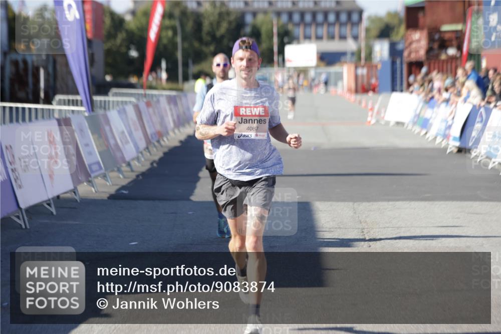 03.10.2025 - Köhlbrandbrückenlauf Jannik Wohlers http://msf.ph/oto/9083874 03.10.2025 12:51:43 Ziel 4017, 4058, 4087, 6793 meine-sportfotos.de
