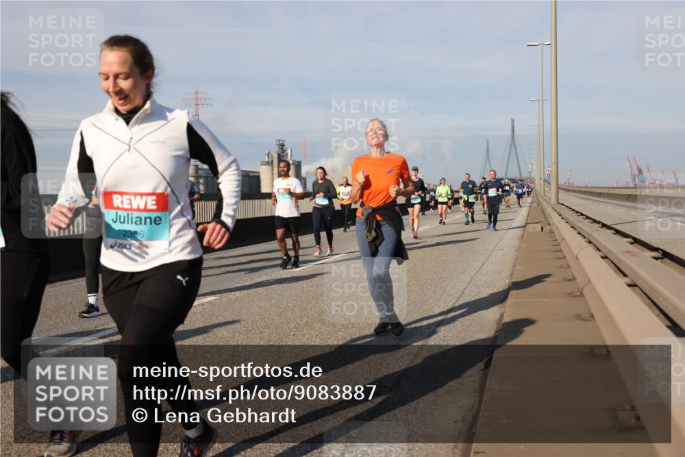 03.10.2025 - Köhlbrandbrückenlauf Lena Gebhardt http://msf.ph/oto/9083887 03.10.2025 10:05:05 Position 2 2396 meine-sportfotos.de