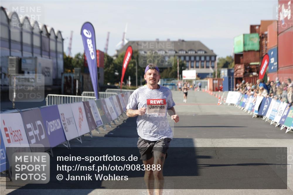 03.10.2025 - Köhlbrandbrückenlauf Jannik Wohlers http://msf.ph/oto/9083888 03.10.2025 12:51:43 Ziel 4017, 4058, 4087, 6793 meine-sportfotos.de
