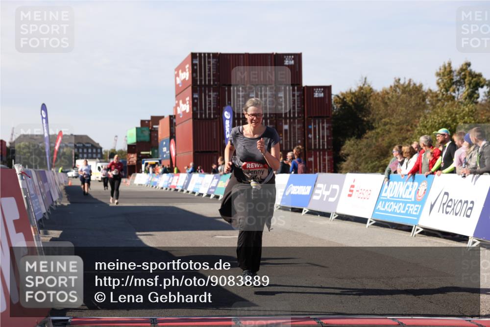 03.10.2025 - Köhlbrandbrückenlauf Lena Gebhardt http://msf.ph/oto/9083889 03.10.2025 13:50:29 Ziel 5225, 5294, 5547 meine-sportfotos.de