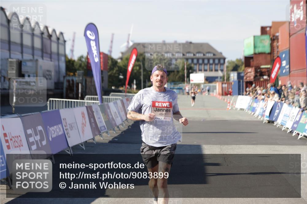 03.10.2025 - Köhlbrandbrückenlauf Jannik Wohlers http://msf.ph/oto/9083899 03.10.2025 12:51:43 Ziel 4017, 4058, 4087, 6793 meine-sportfotos.de