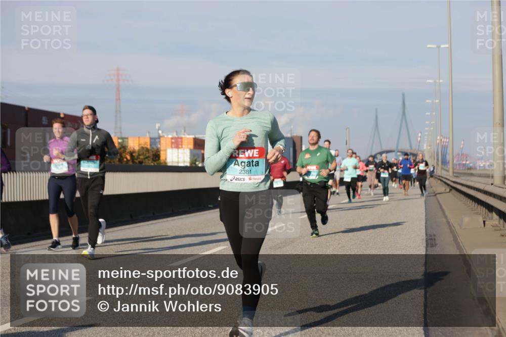 03.10.2025 - Köhlbrandbrückenlauf Jannik Wohlers http://msf.ph/oto/9083905 03.10.2025 09:56:04 Position 3 2381 meine-sportfotos.de