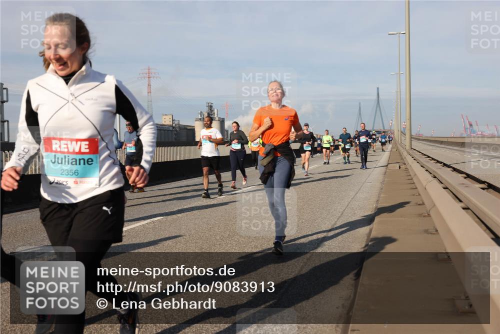 03.10.2025 - Köhlbrandbrückenlauf Lena Gebhardt http://msf.ph/oto/9083913 03.10.2025 10:05:06 Position 2 2356 meine-sportfotos.de