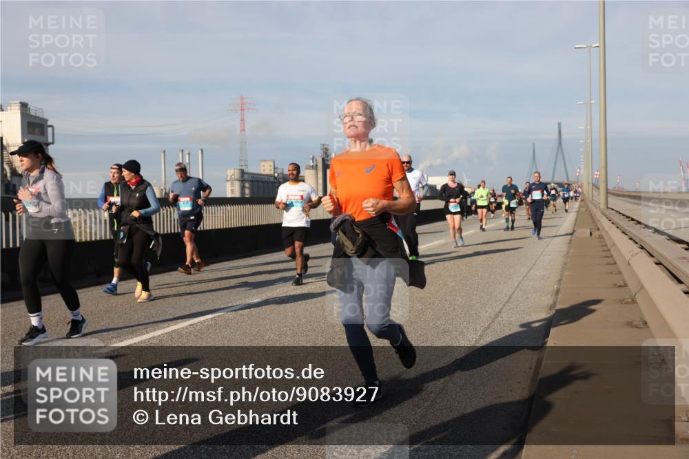 03.10.2025 - Köhlbrandbrückenlauf Lena Gebhardt http://msf.ph/oto/9083927 03.10.2025 10:05:06 Position 2  meine-sportfotos.de