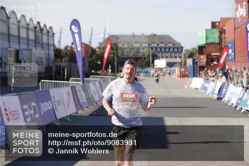 03.10.2025 - Köhlbrandbrückenlauf Jannik Wohlers http://msf.ph/oto/9083931 03.10.2025 12:51:44 Ziel 4017, 4058, 4087, 6793 meine-sportfotos.de