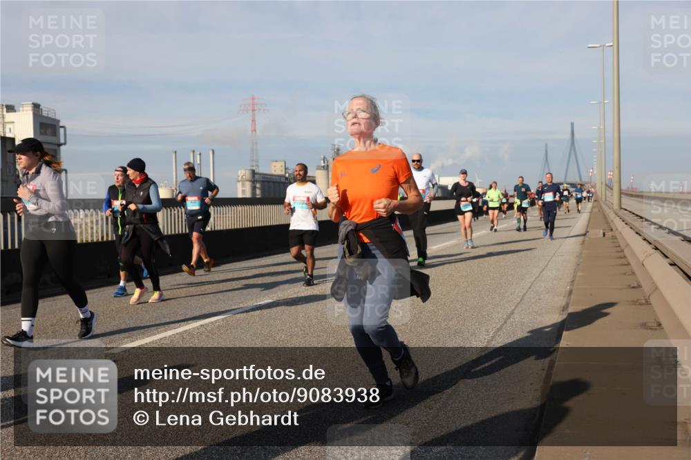 03.10.2025 - Köhlbrandbrückenlauf Lena Gebhardt http://msf.ph/oto/9083938 03.10.2025 10:05:06 Position 2  meine-sportfotos.de