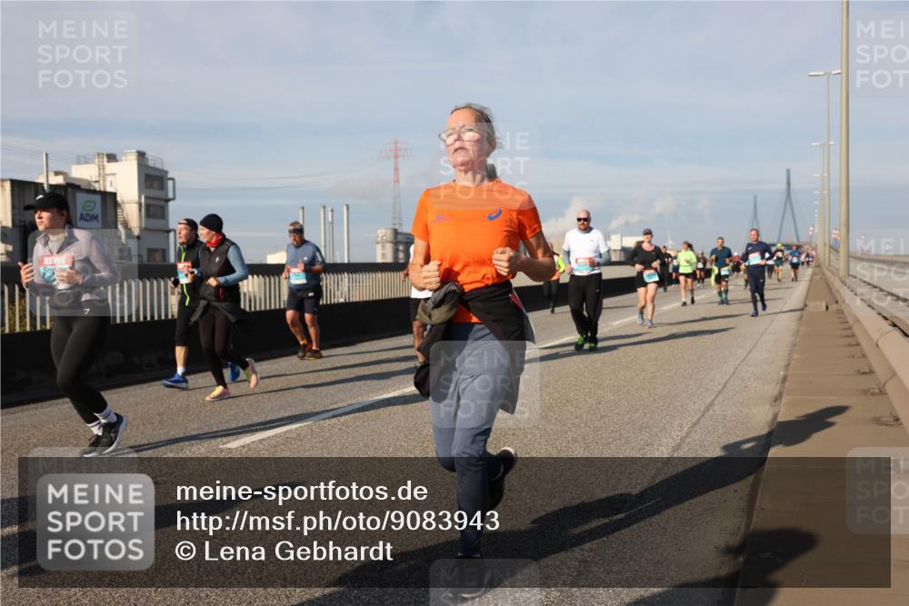 03.10.2025 - Köhlbrandbrückenlauf Lena Gebhardt http://msf.ph/oto/9083943 03.10.2025 10:05:06 Position 2  meine-sportfotos.de
